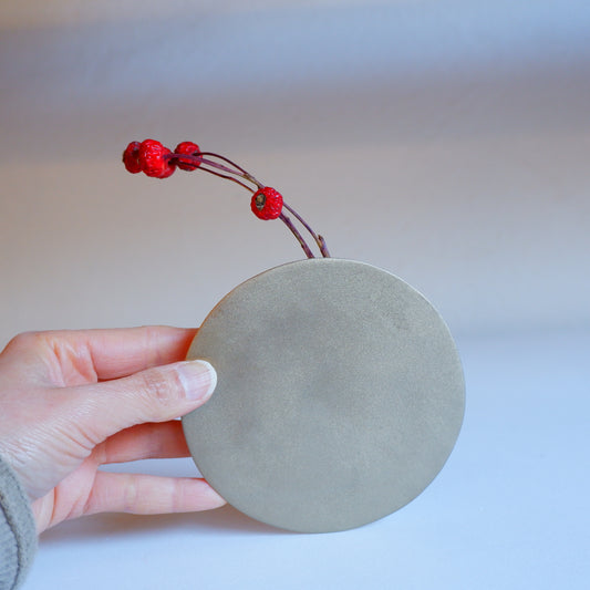 11 壁掛け花器 | 榎本悦子