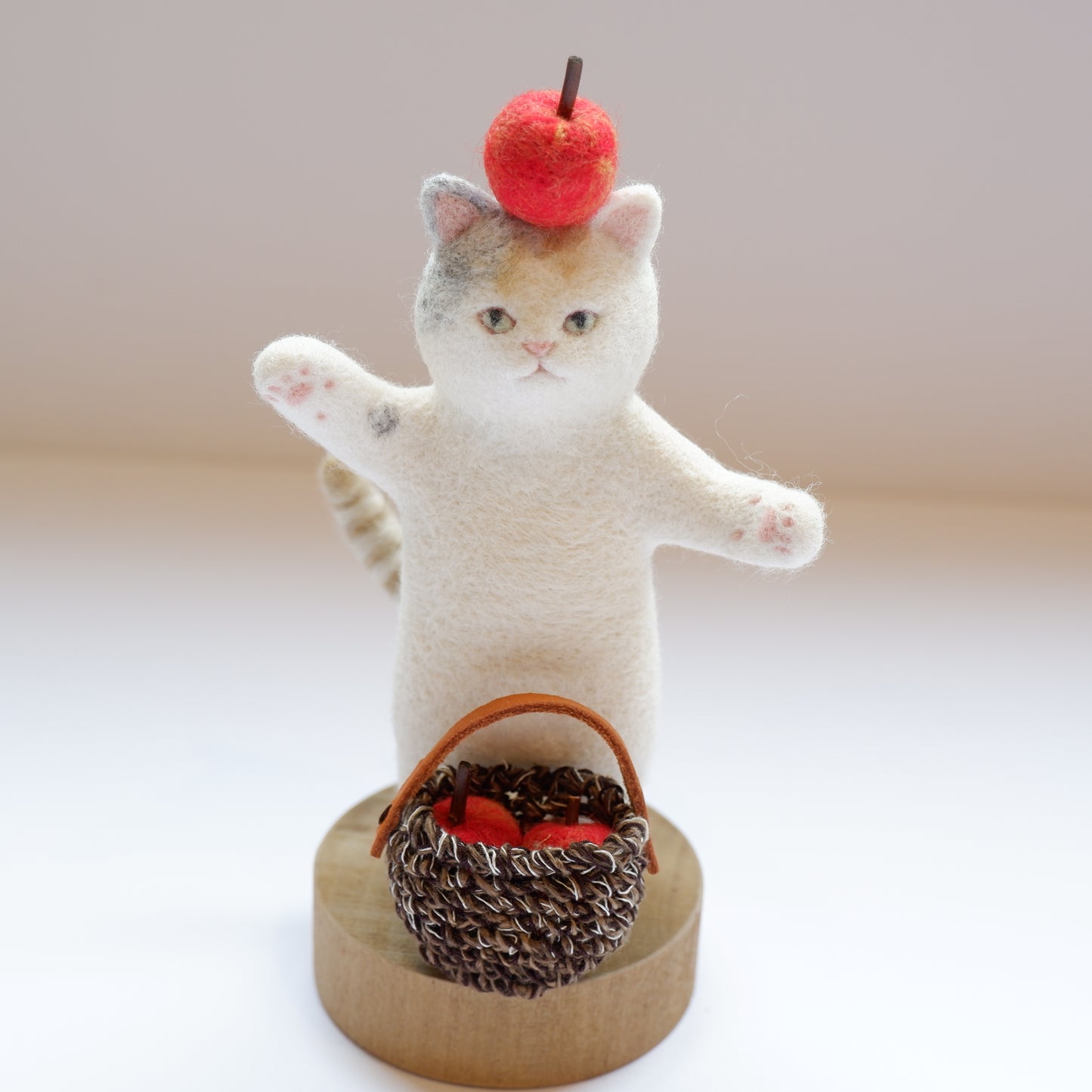 21 りんごと猫 | ヒツジフエルト縮絨室