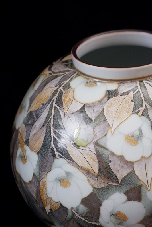 釉描色絵磁器 銀彩椿図 壺