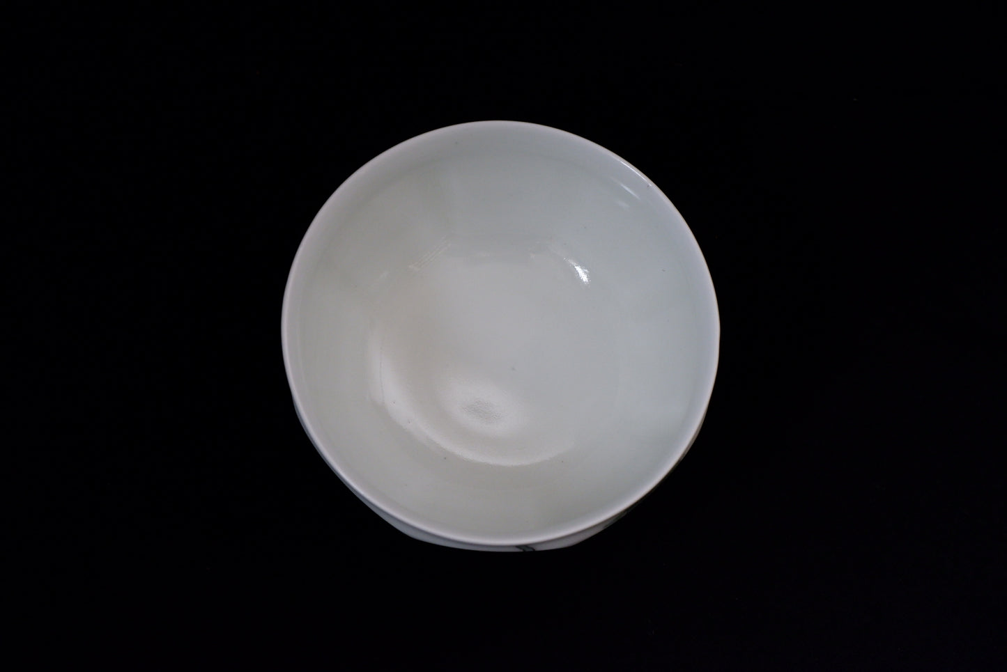 釉描色絵磁器 野葡萄図 茶碗