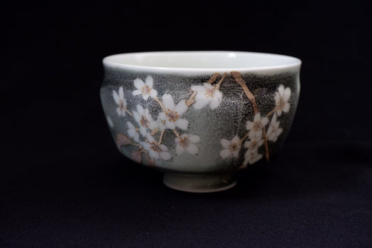 釉描色絵磁器 銀彩桜図 茶碗