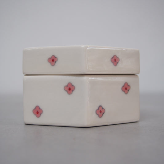 23 絵付ふたもの六角(うさぎ) | 井川絢子