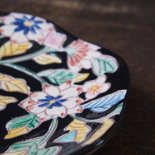 4 変形平皿 黒更紗| 斎藤知