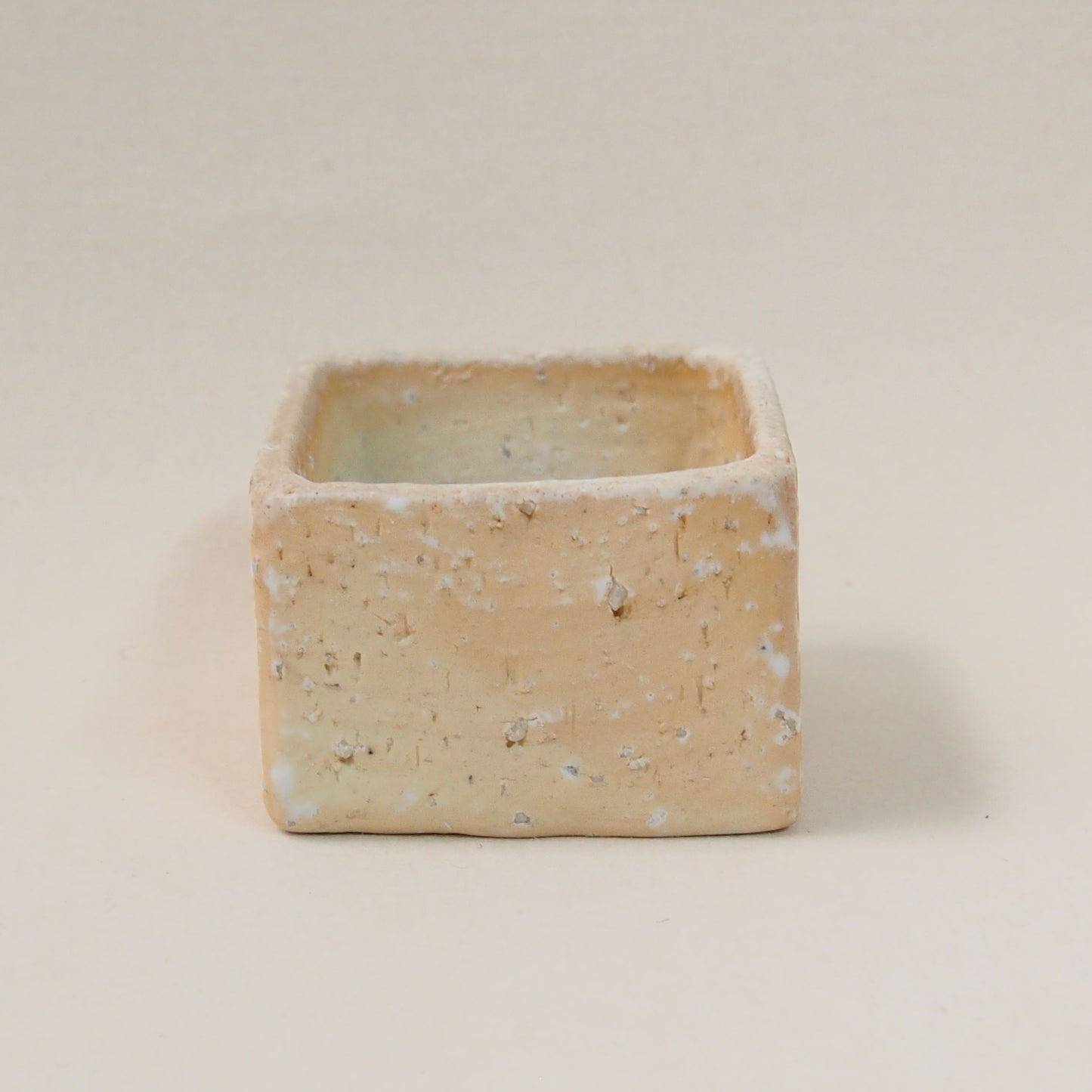 白磁枡形ぐい呑