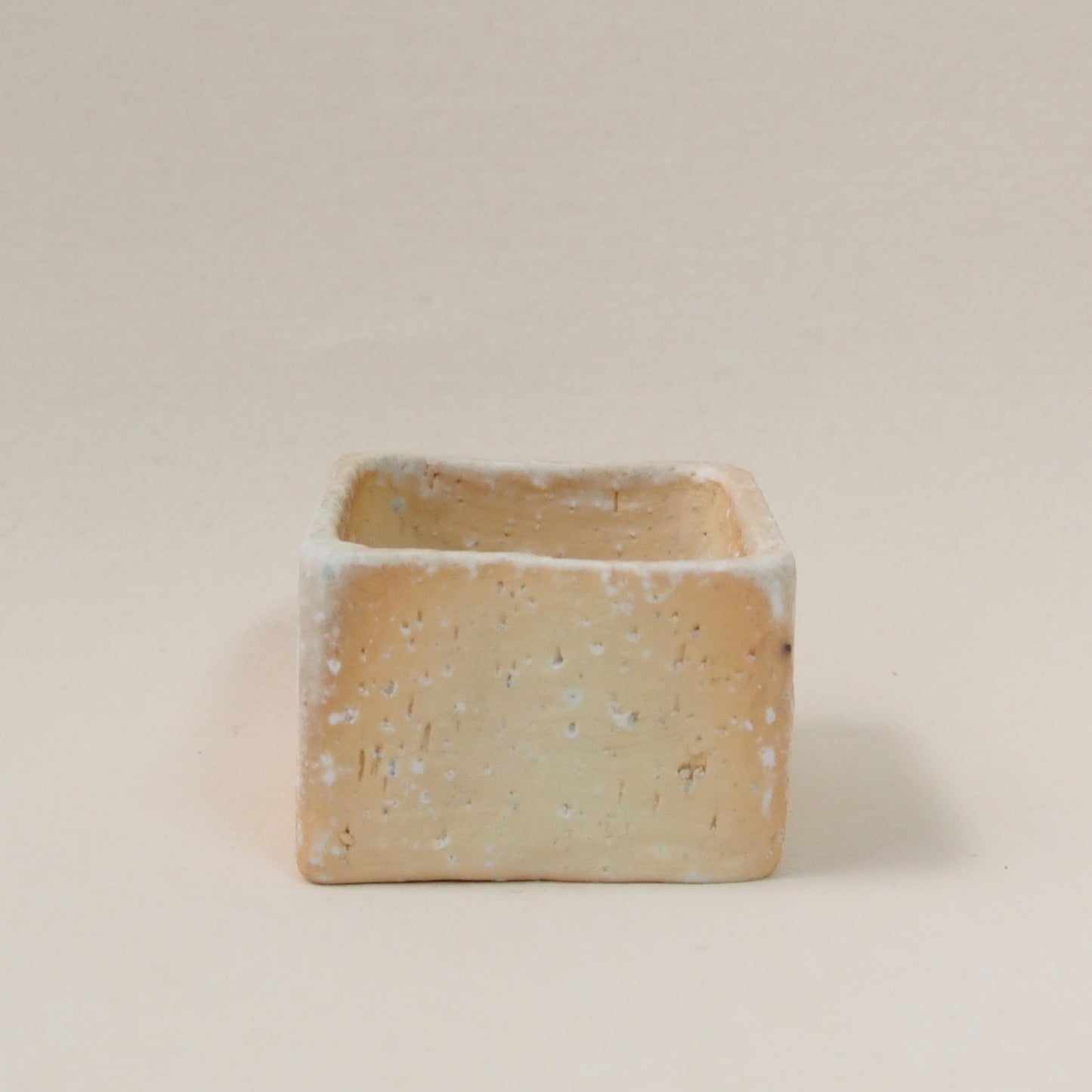 白磁枡形ぐい呑