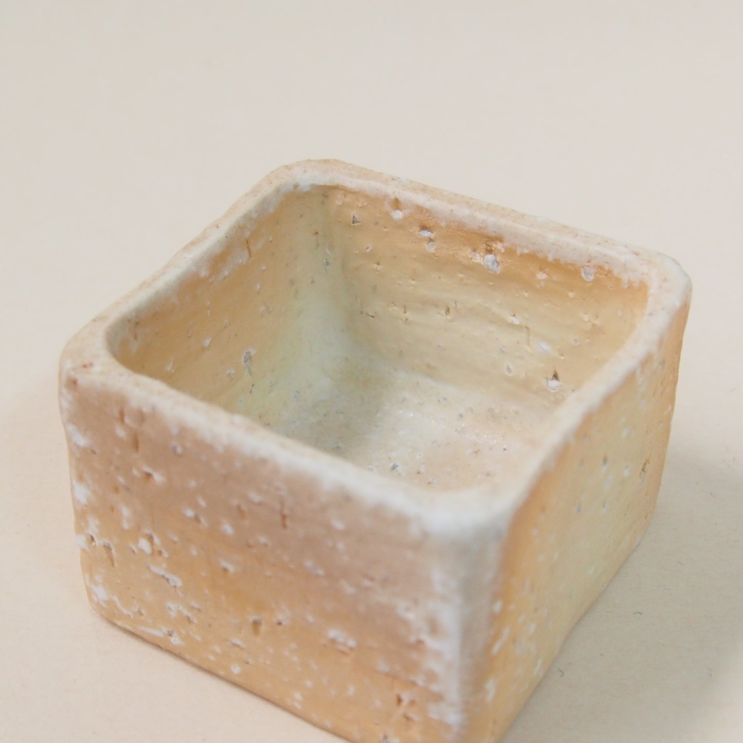 白磁枡形ぐい呑