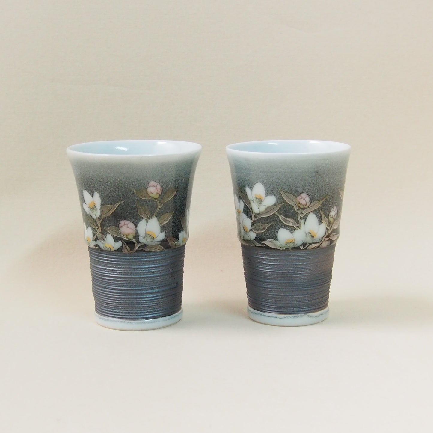 釉描色絵磁器 銀彩椿図 麦酒盃