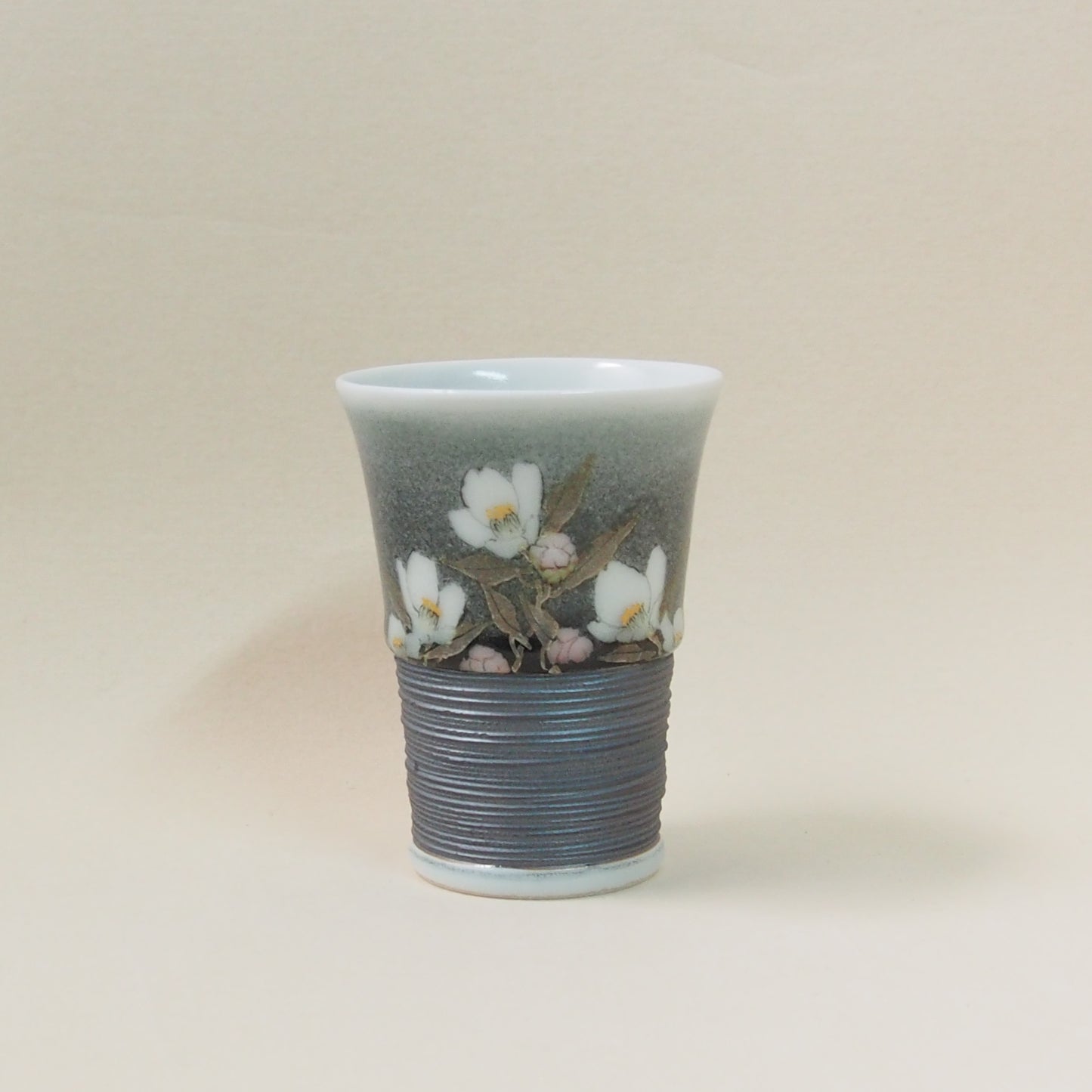 釉描色絵磁器 銀彩椿図 麦酒盃