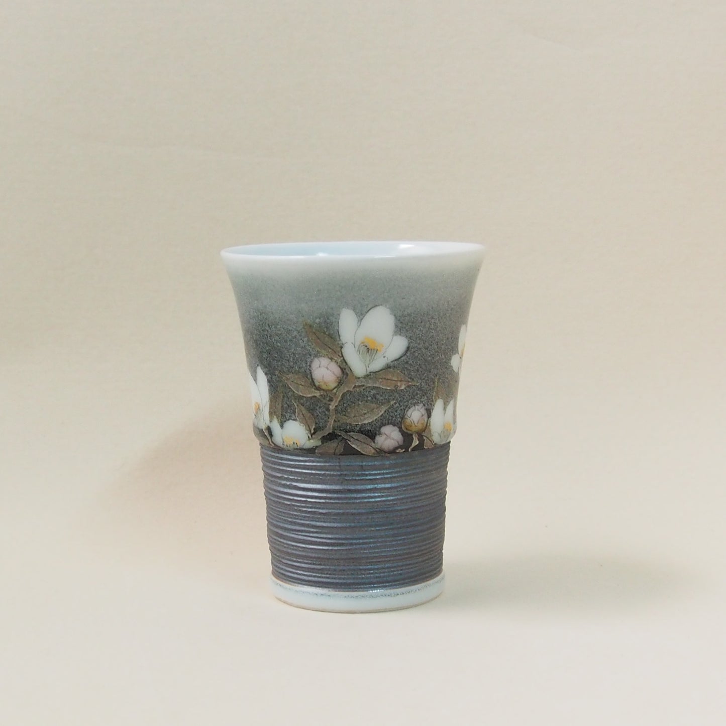 釉描色絵磁器 銀彩椿図 麦酒盃