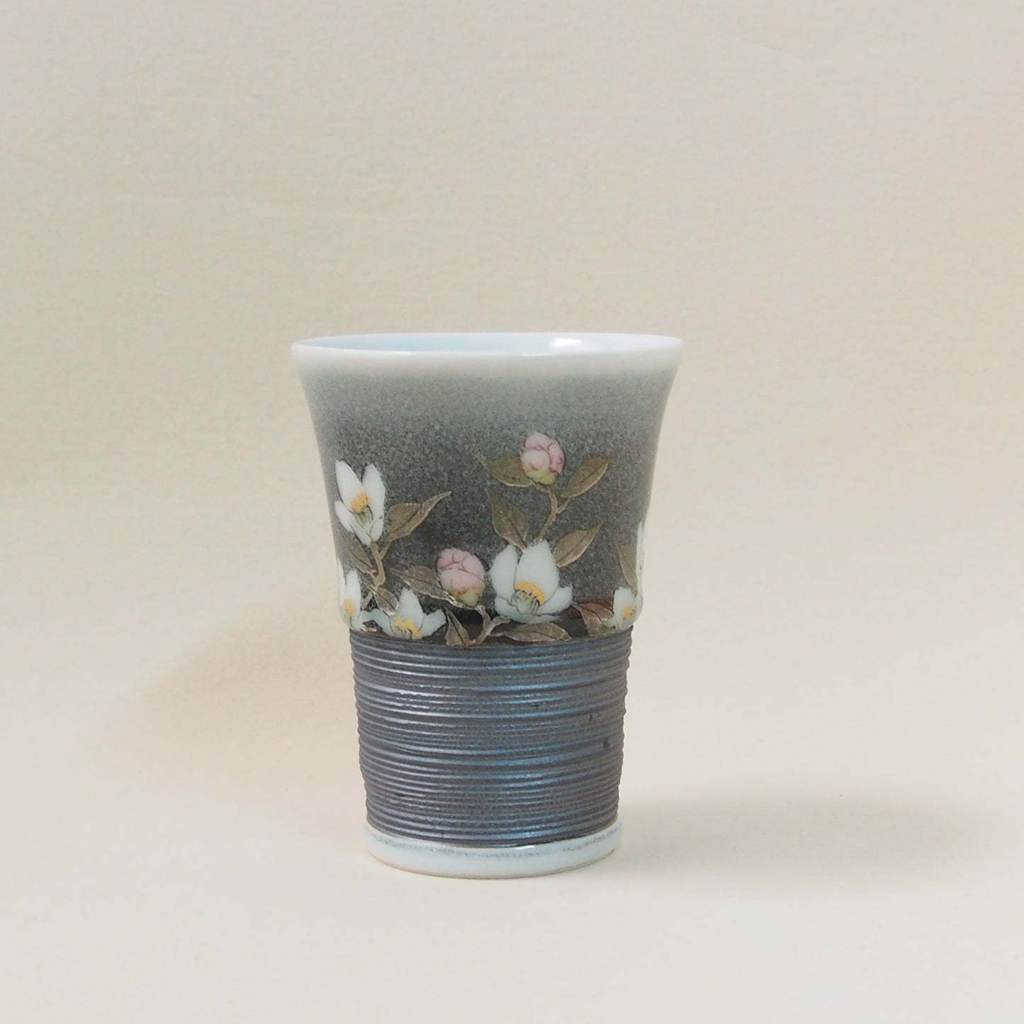 釉描色絵磁器 銀彩椿図 麦酒盃