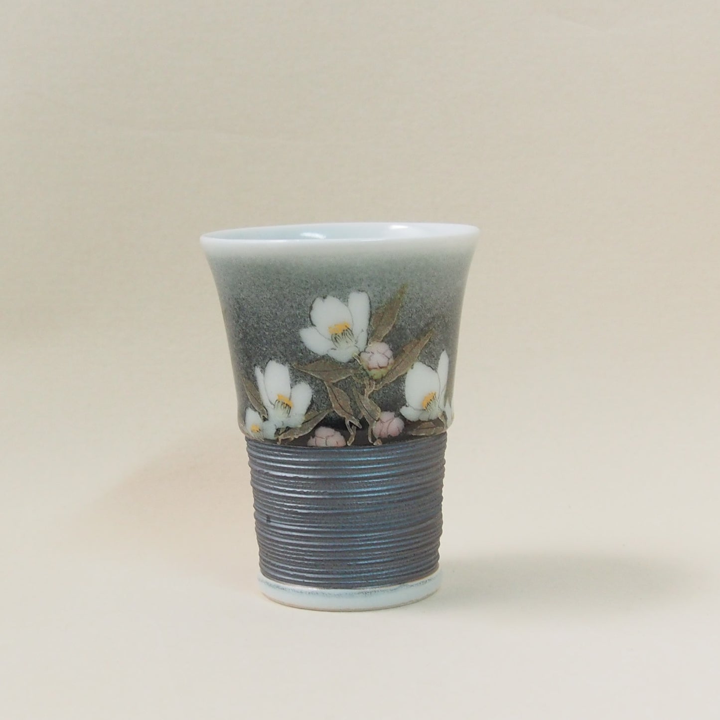 釉描色絵磁器 銀彩椿図 麦酒盃
