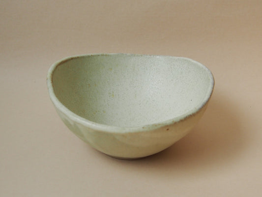 黄粉引 タマゴ鉢 大