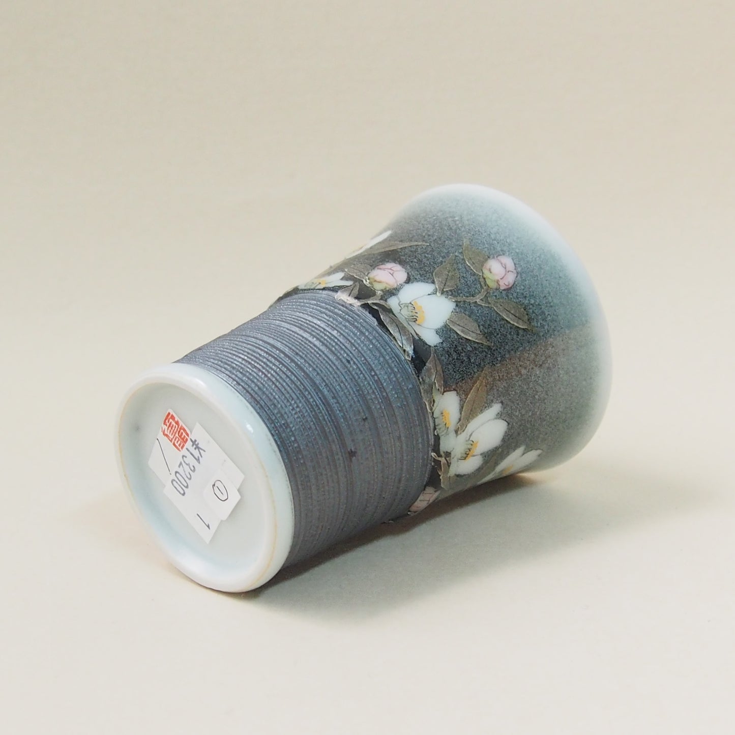 釉描色絵磁器 銀彩椿図 麦酒盃