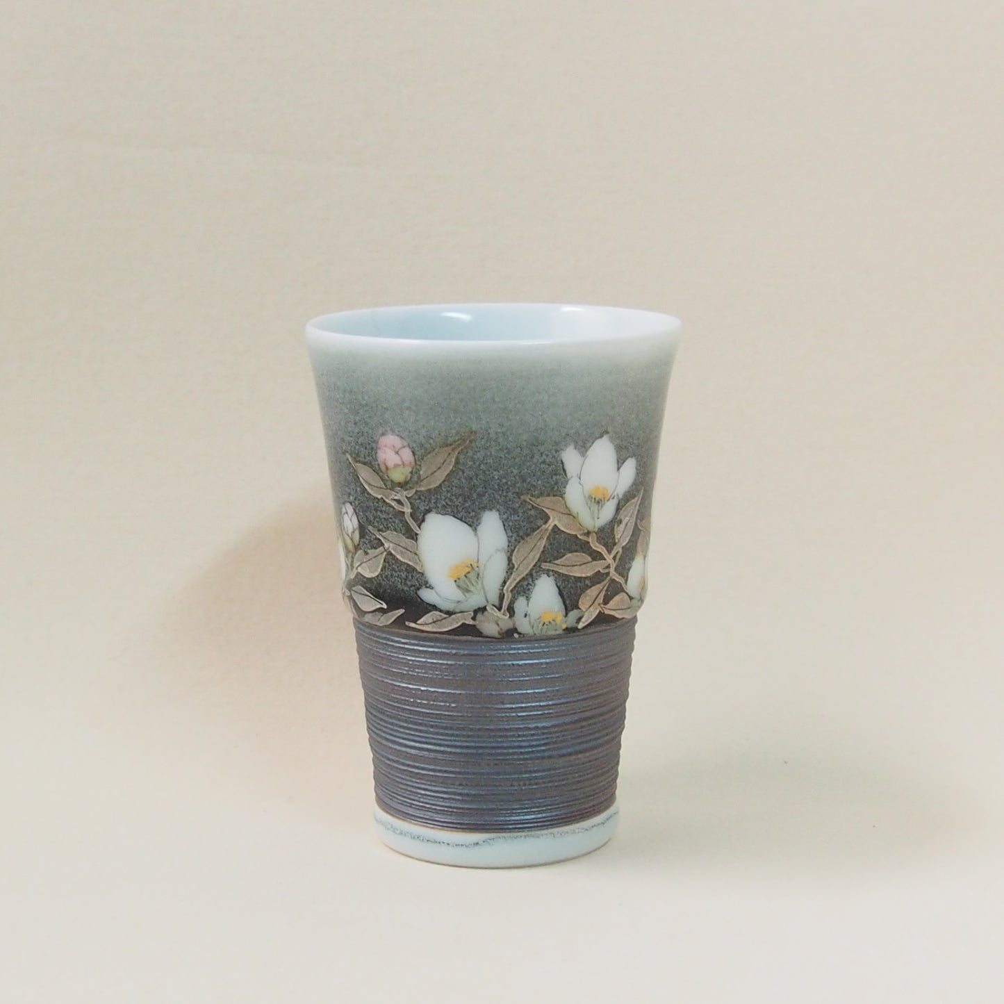 釉描色絵磁器 銀彩椿図 麦酒盃