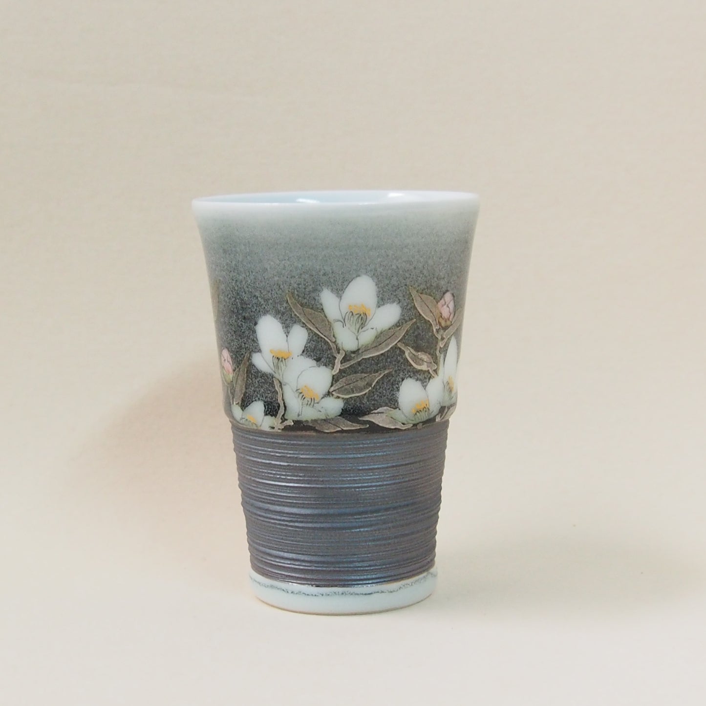 釉描色絵磁器 銀彩椿図 麦酒盃