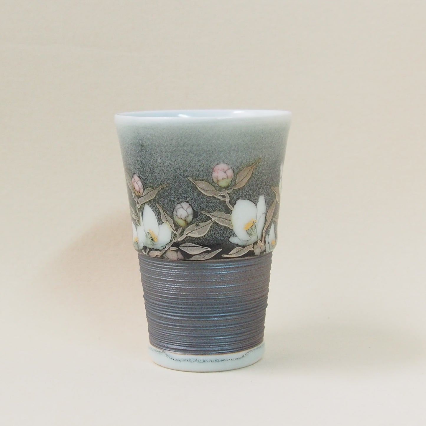 釉描色絵磁器 銀彩椿図 麦酒盃