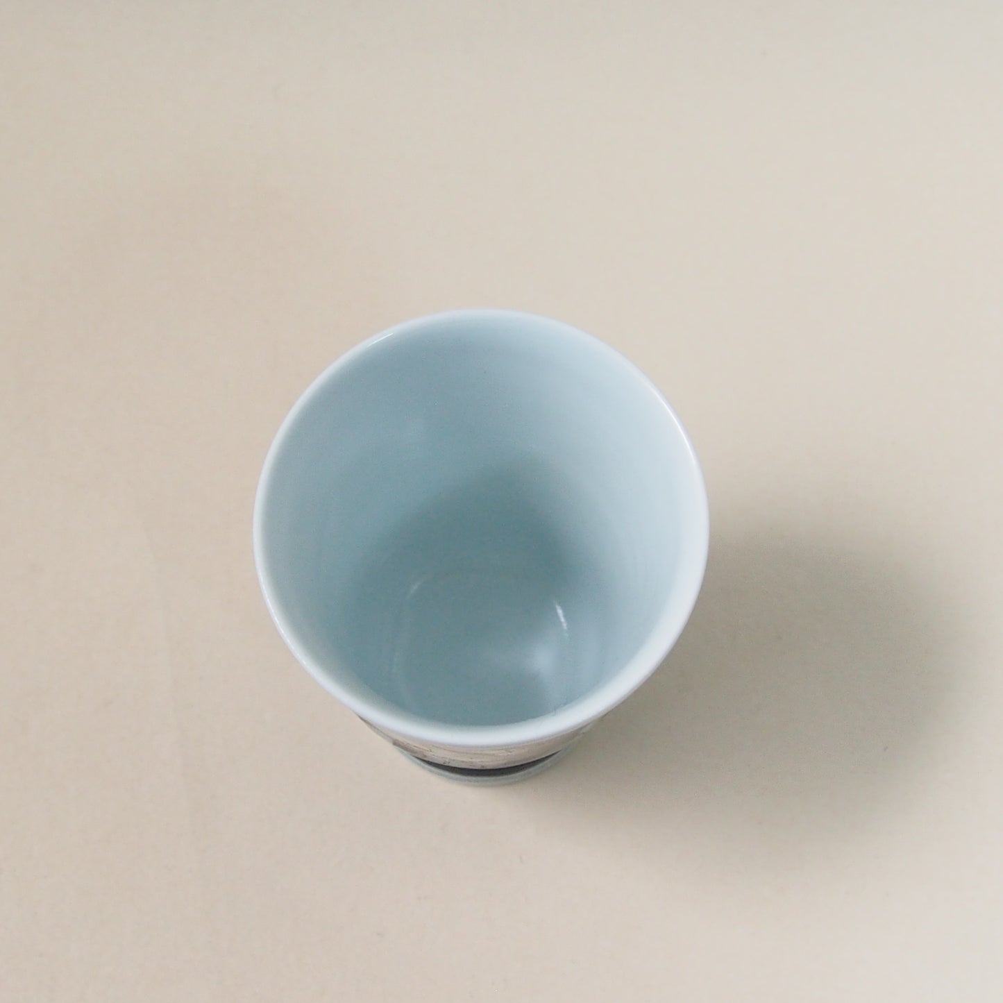 釉描色絵磁器 銀彩椿図 麦酒盃