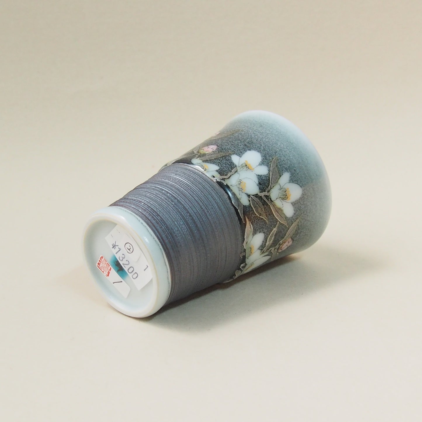 釉描色絵磁器 銀彩椿図 麦酒盃