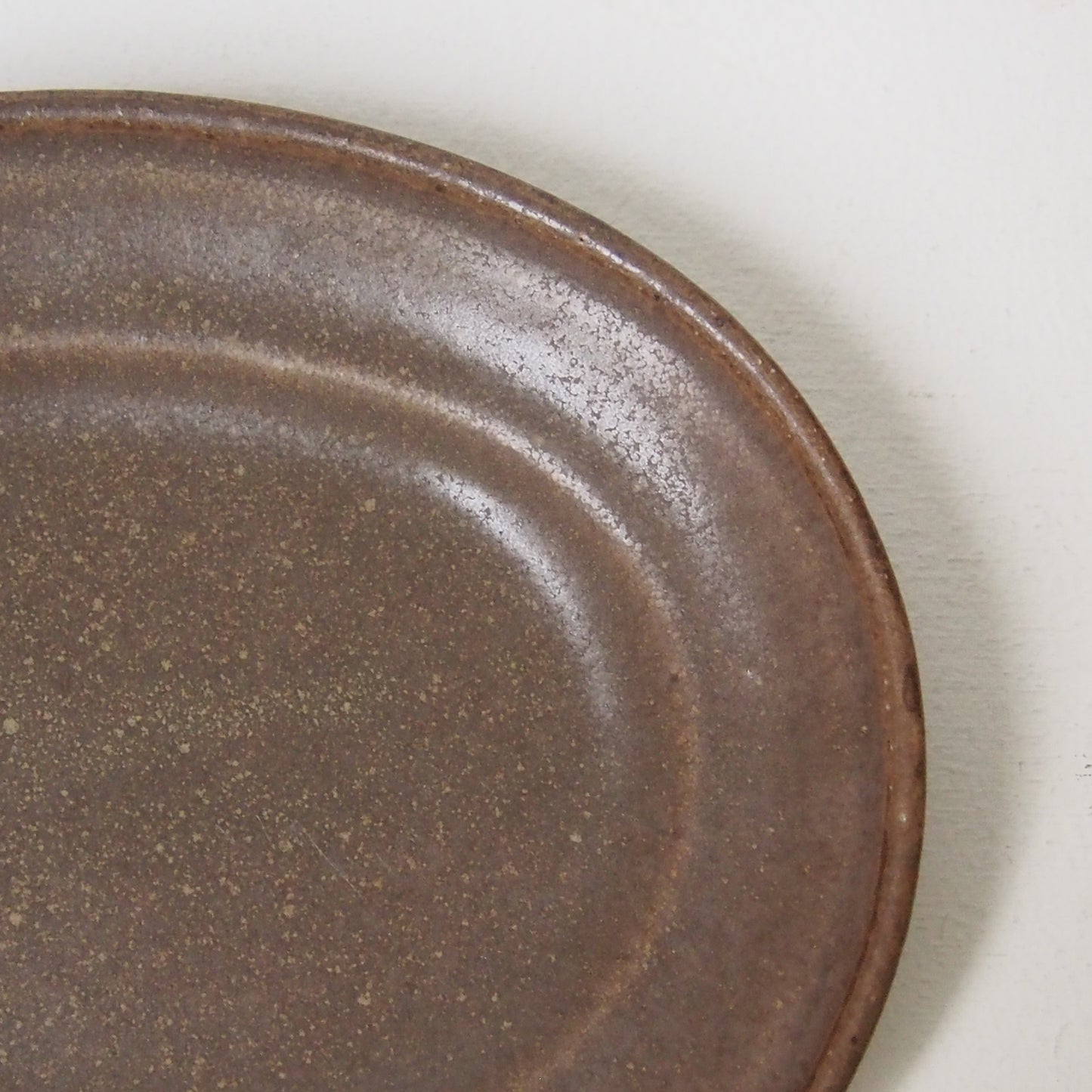 15.ダ円皿(中)茶