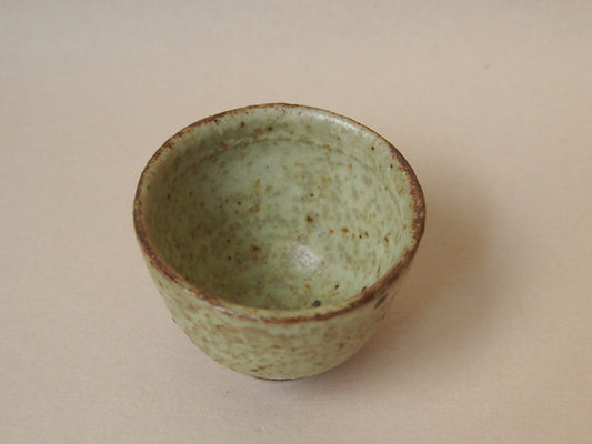 黄粉引 ぐいのみ