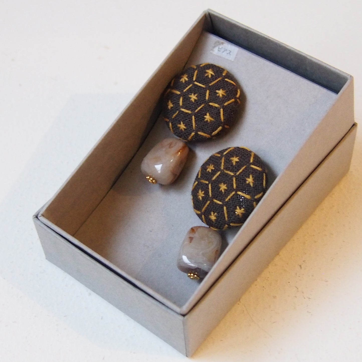 ピアス 箱入り 8.茶系