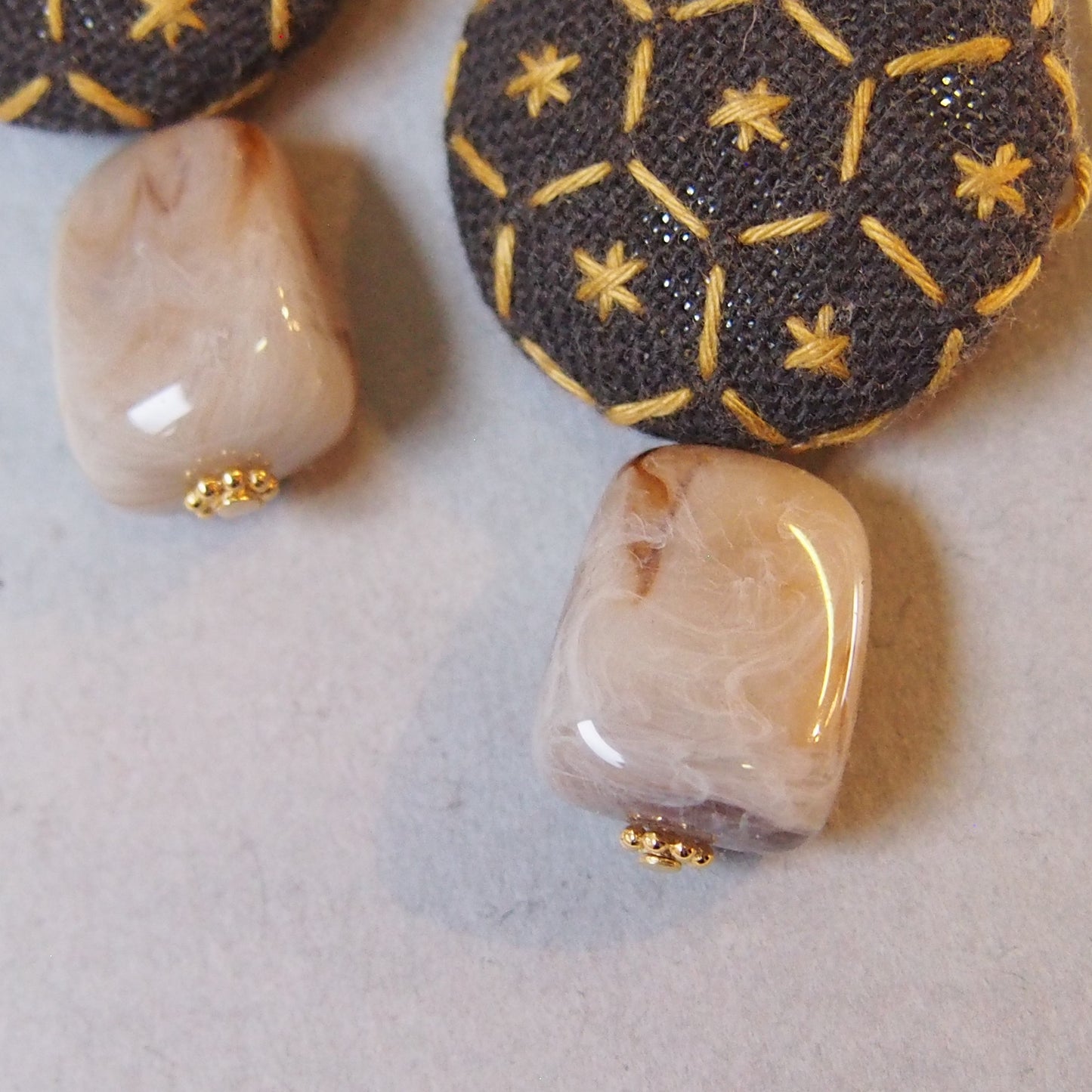 ピアス 箱入り 8.茶系