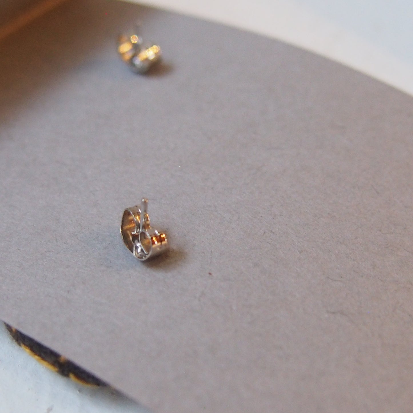 ピアス 箱入り 8.茶系
