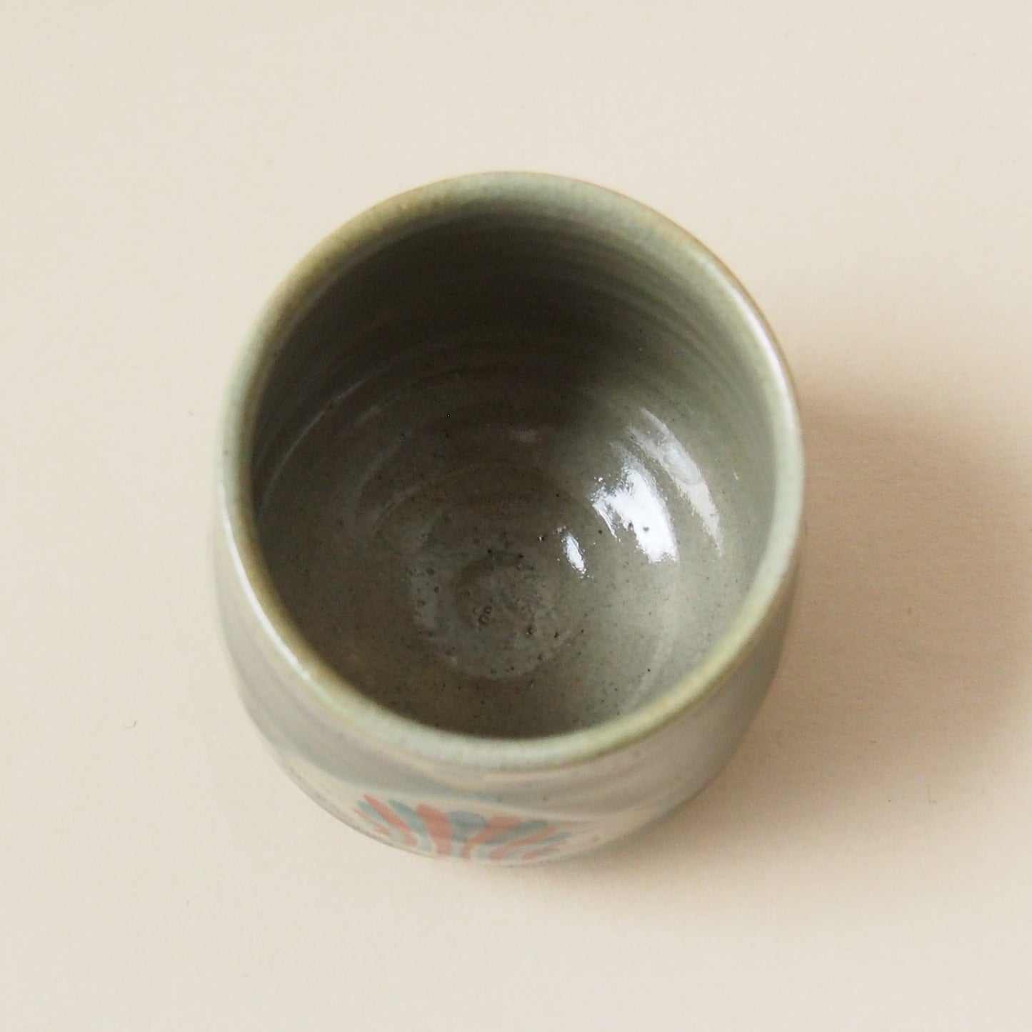 青釉赤絵湯呑