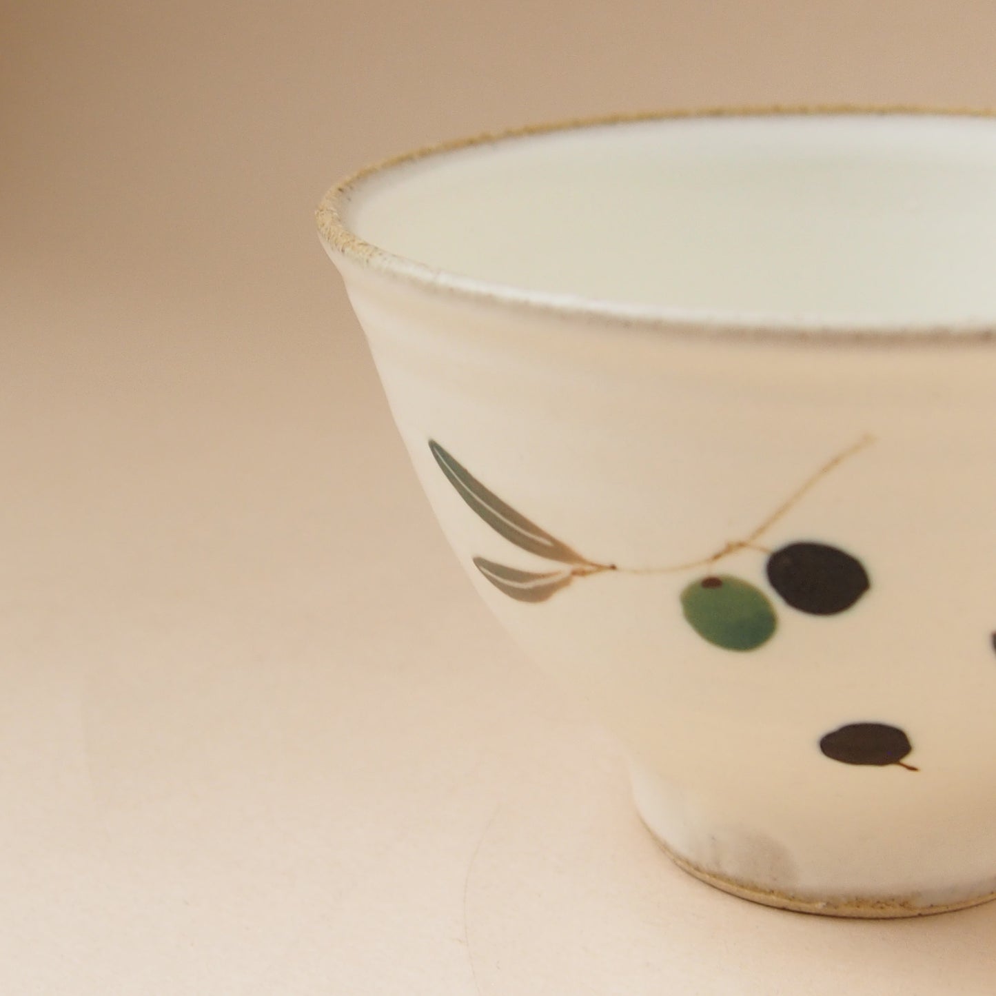 飯碗(オリーブ、木の実)