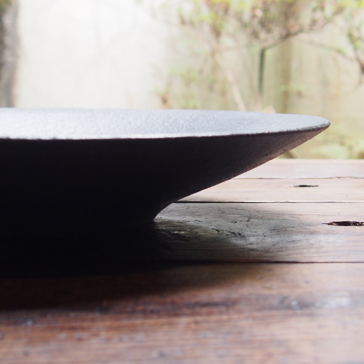 黒灰釉平鉢