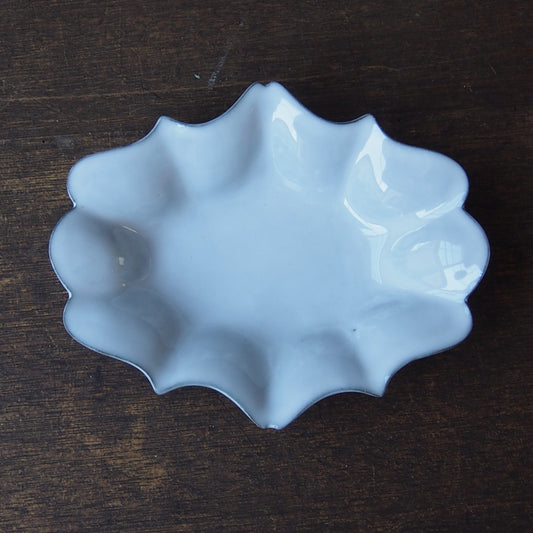 13 変形だ円皿小