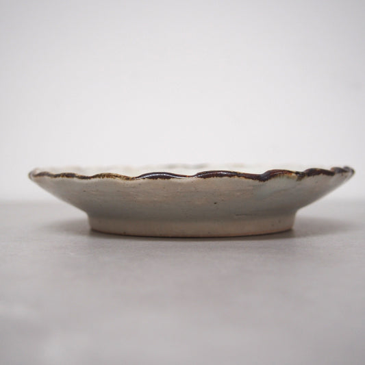 16 イエティ取皿(白、花模様) | 加藤美紀子