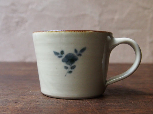 染付だみ花文マグ