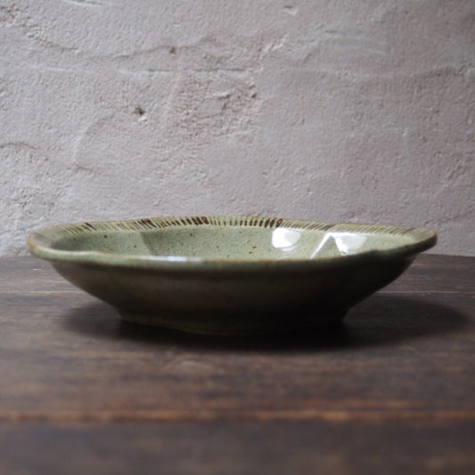 2 鍔縁木瓜皿M(鉄絵並白釉) | 加藤舞