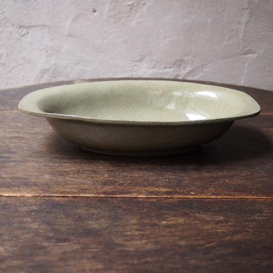 19 カレー皿(鉄絵並白釉) | 加藤舞