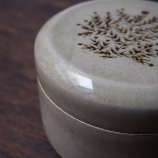 25 蓋物4寸(鉄絵並白釉) | 加藤舞