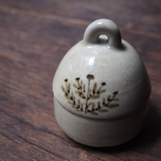 33 蓋物2寸(鉄絵並白釉) | 加藤舞