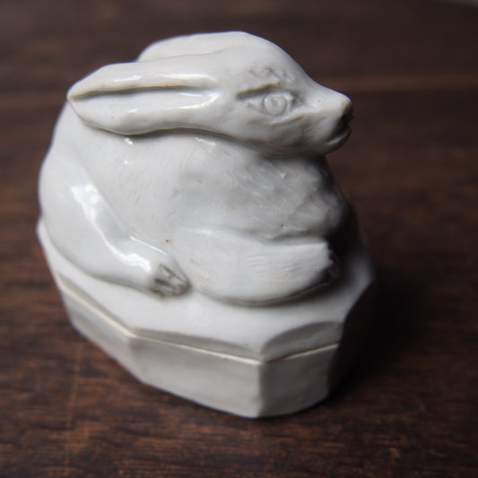 40 うさぎの蓋物 (磁器) | 加藤舞