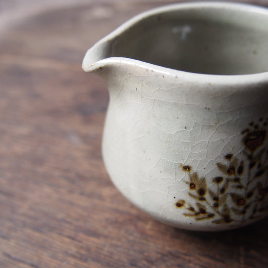 47 茶海(鉄絵並白釉) | 加藤舞