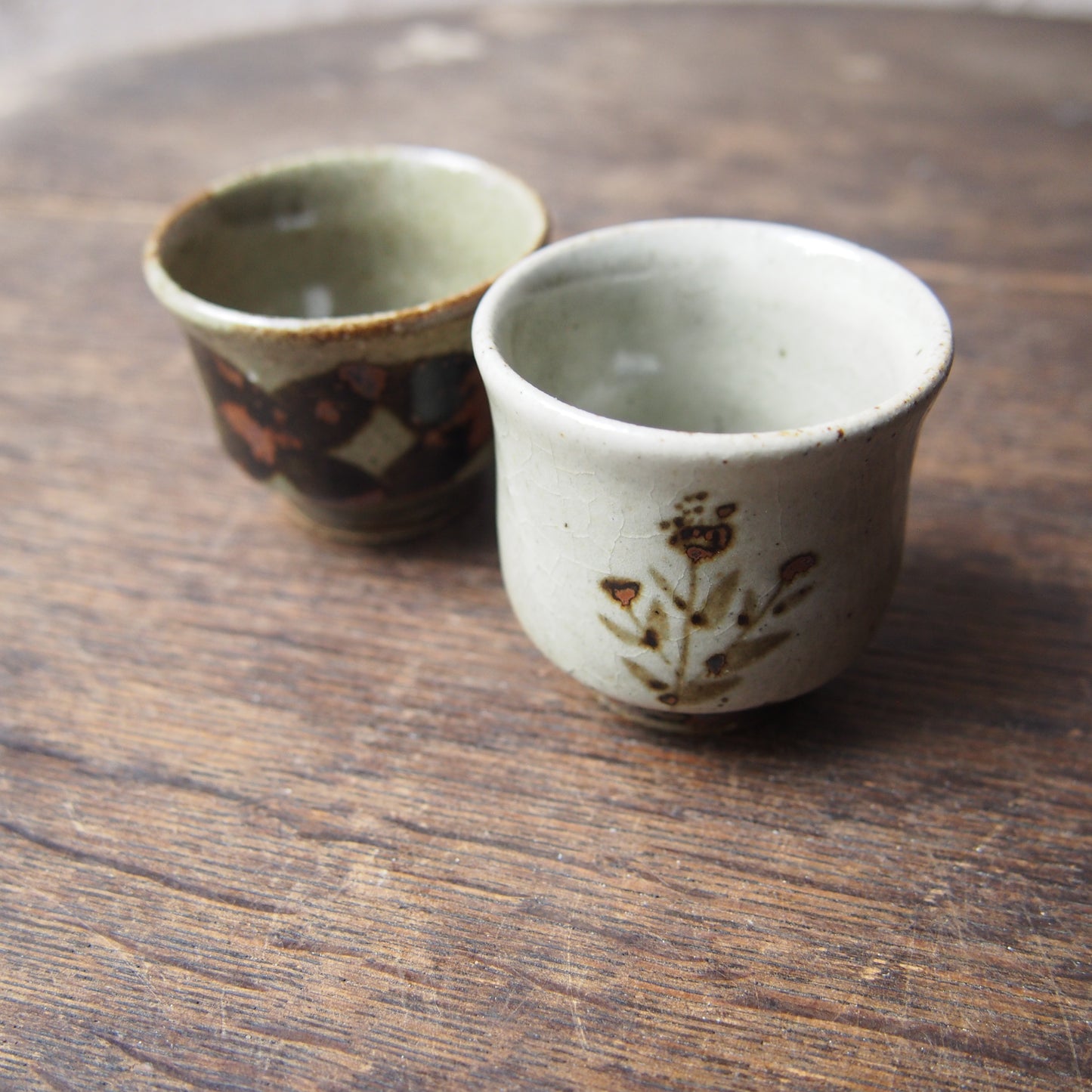 48-1 茶杯(鉄絵並白釉) | 加藤舞