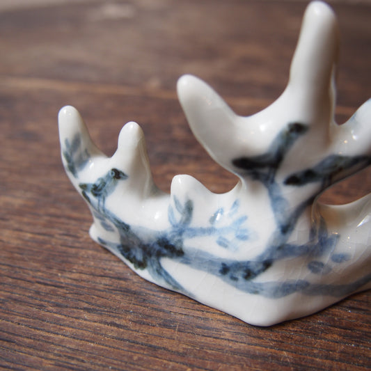 62 筆架(磁器染付) | 加藤舞