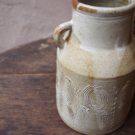 64 花器(櫛目白釉) | 加藤舞