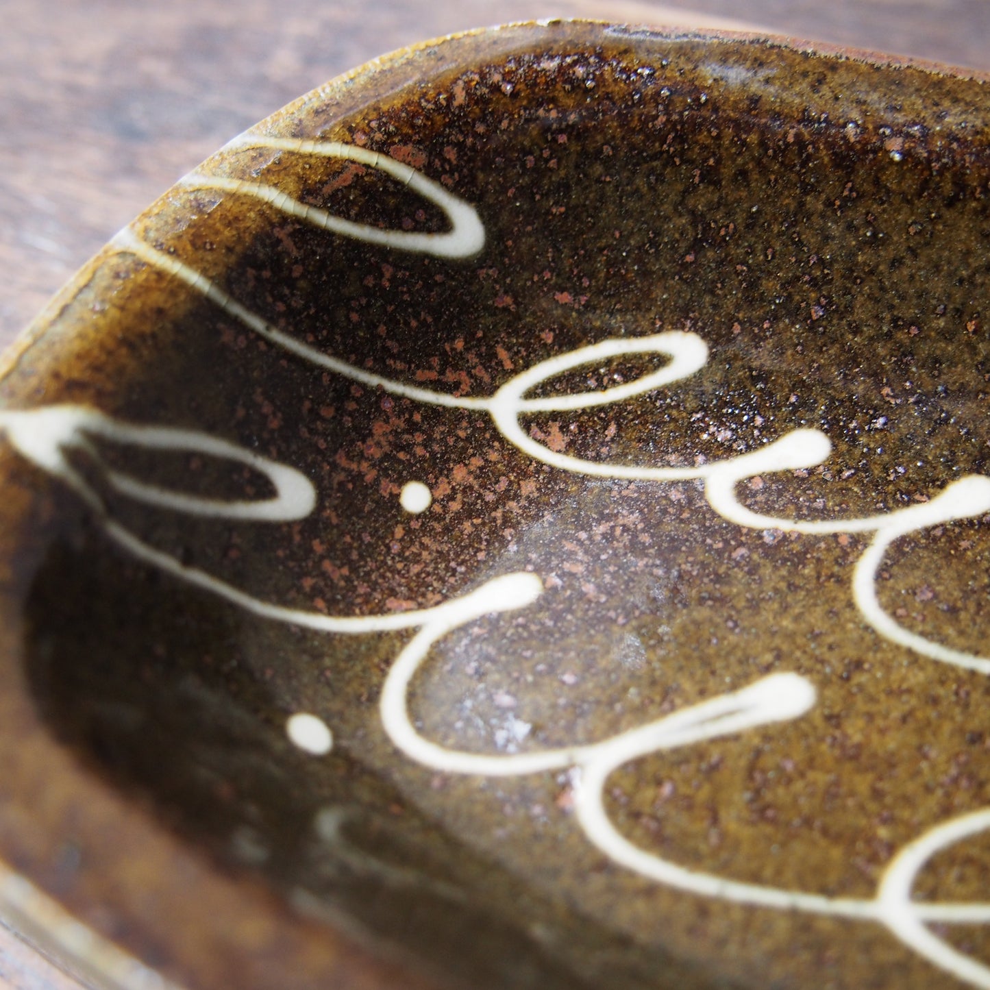 69-1 スリップウェアパイ皿型(薪窯) | 加藤舞