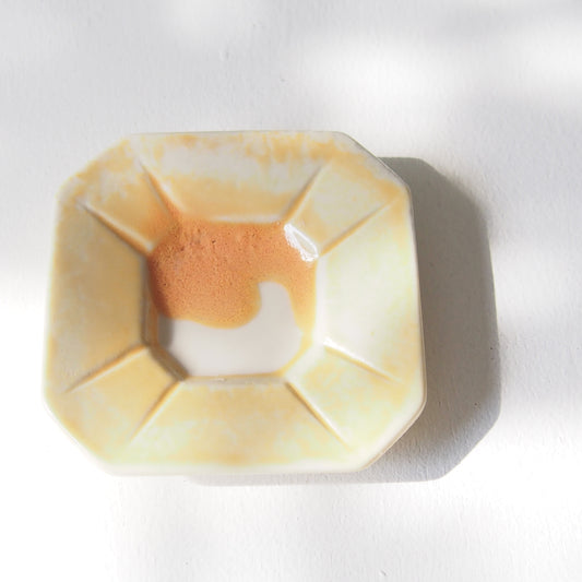 36-7 隅切四角豆皿 | 梅本勇