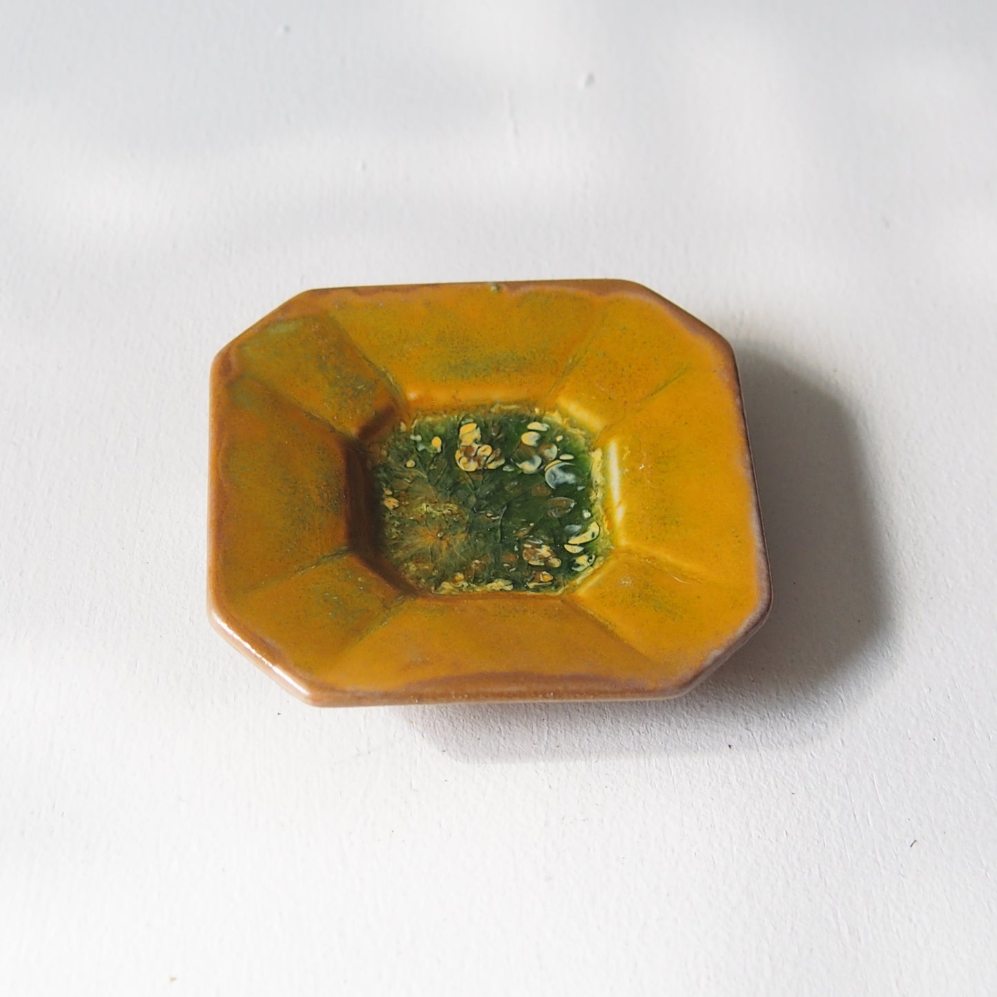 36-19 隅切四角豆皿 |梅本勇