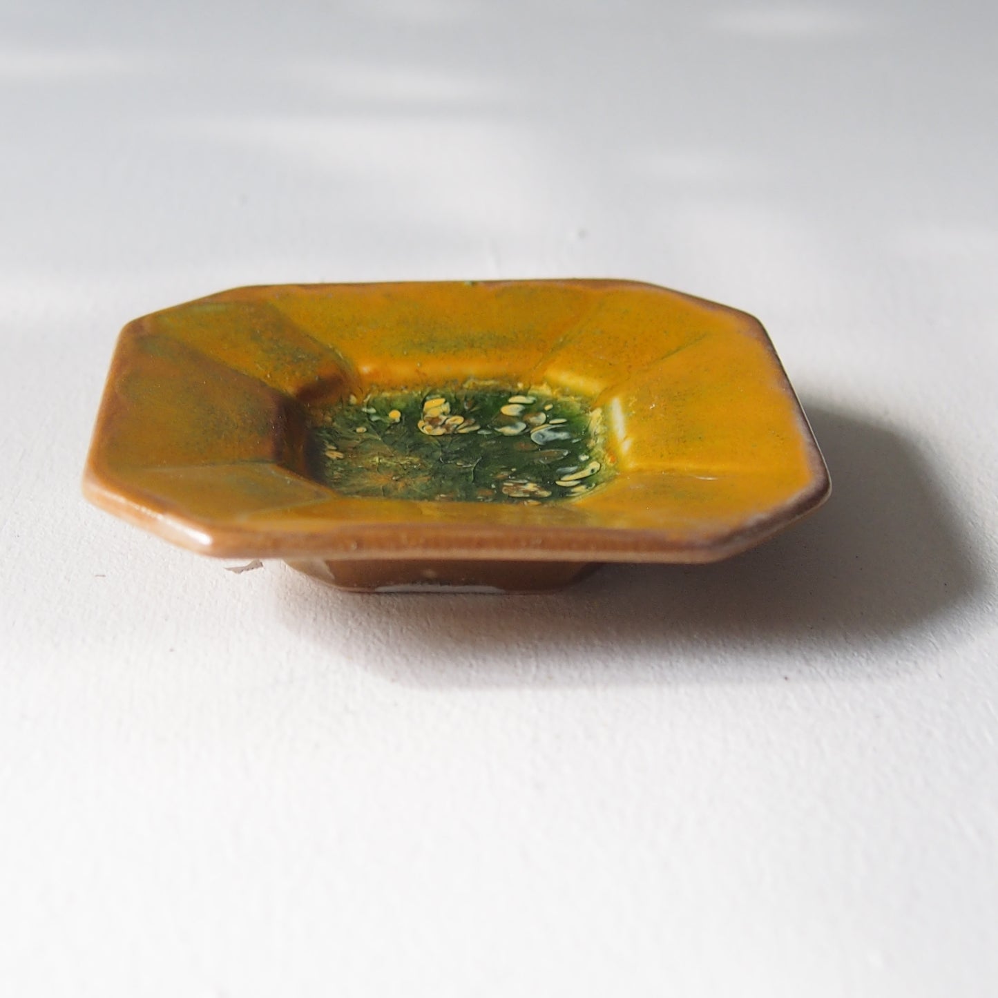 36-19 隅切四角豆皿 |梅本勇