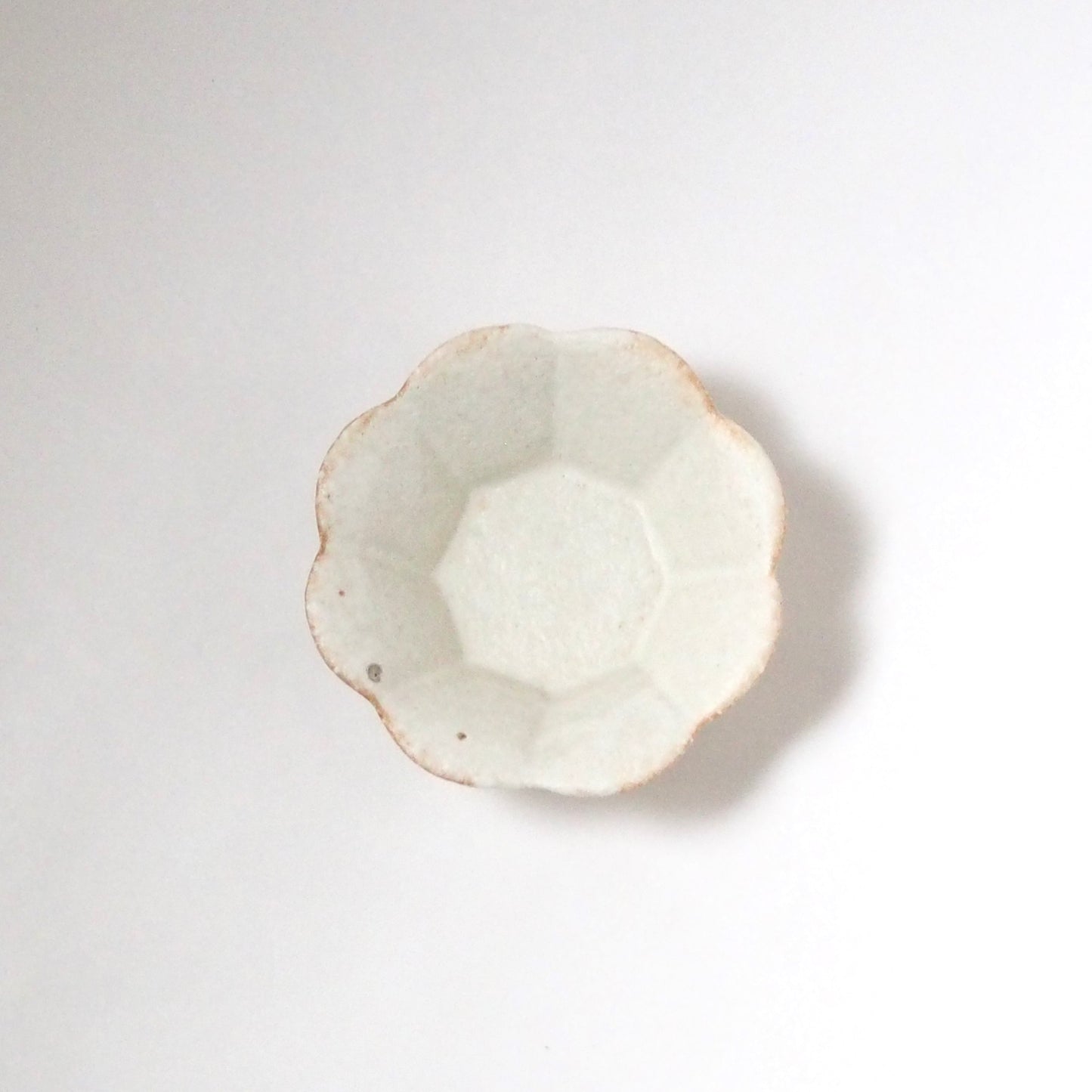 23 白釉輪花鉢(S) | 青柳憲儀