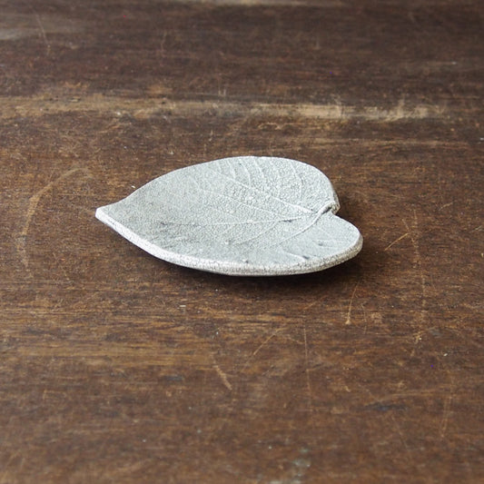 8 葉っぱ あおい 黒 | つきの虫