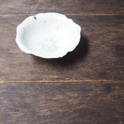 28 手びねり鉢 16㎝ | 小坂　梨絵