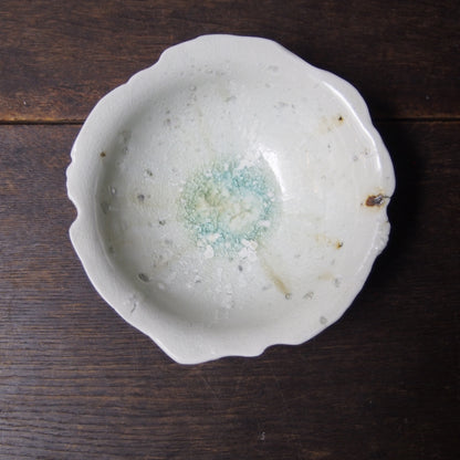 28 手びねり鉢 16㎝ | 小坂　梨絵